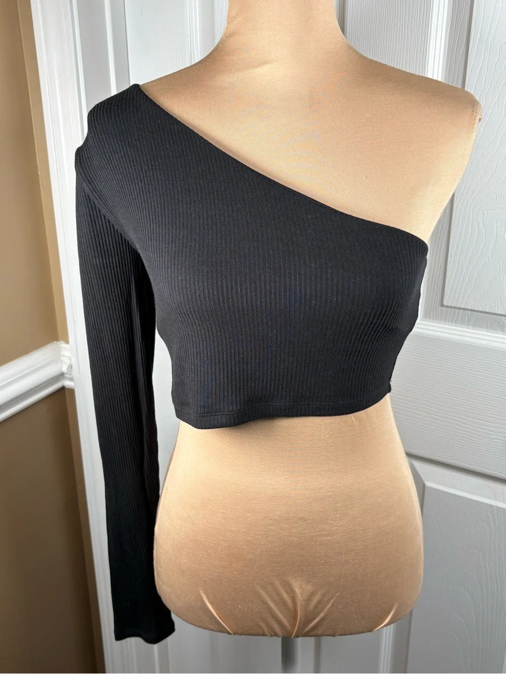 ALO YOGA One-Shoulder Long Sleeve Rib Black Crop Top Size Medium